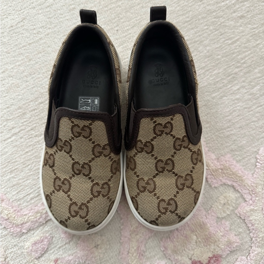 Gucci shoes , size 24 , LIKE NEW CONDITION